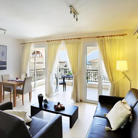 St Nicolas Apartmanhotel 3*